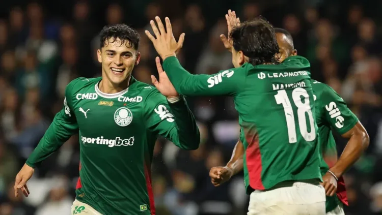 Palmeiras domina o Coritiba, vence no Couto Pereira e amplia vantagem na liderança do Brasileirão