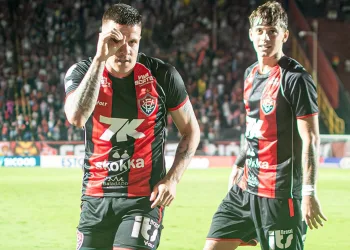 Vitória derrota o Vasco na volta do Brasileirão e empurra rival para a zona de rebaixamento
