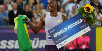 Alison dos Santos, o Piu, faz história e quebra recorde mundial dos 400m com barreiras