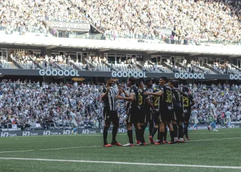 Atlético-MG domina o Grêmio, vence por 3 a 0 e chega a nove jogos de invencibilidade