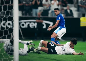 Cruzeiro vence o Corinthians fora de casa e se mantém no G5 do Brasileirão