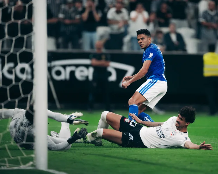 Cruzeiro vence o Corinthians fora de casa e se mantém no G5 do Brasileirão