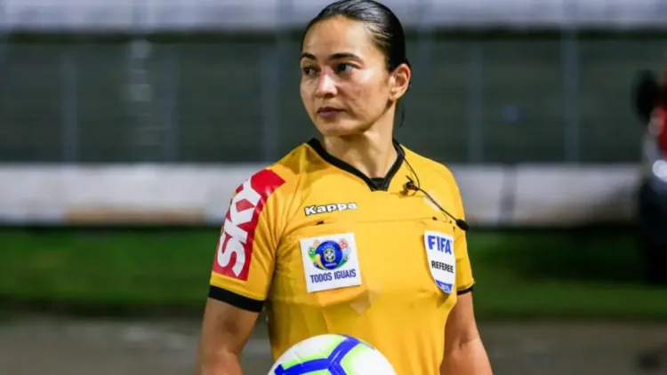 Edina Alves Batista - Arbitra CBF - Foto MIlton Cruz - CBF