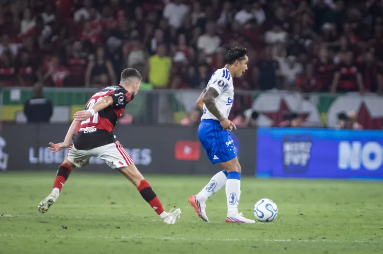 Cruzeiro perde para o Flamengo e é eliminado da Libertadores no Maracanã