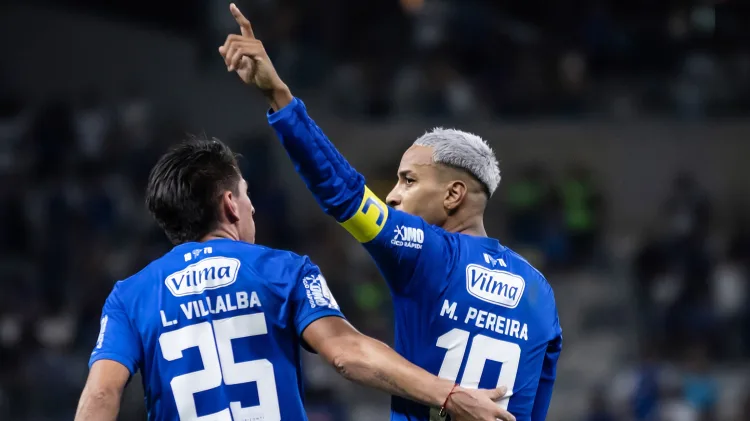Cruzeiro vira sobre o Flamengo no Mineirão, chega aos 39 pontos e entra de vez na briga pelo Brasileirão