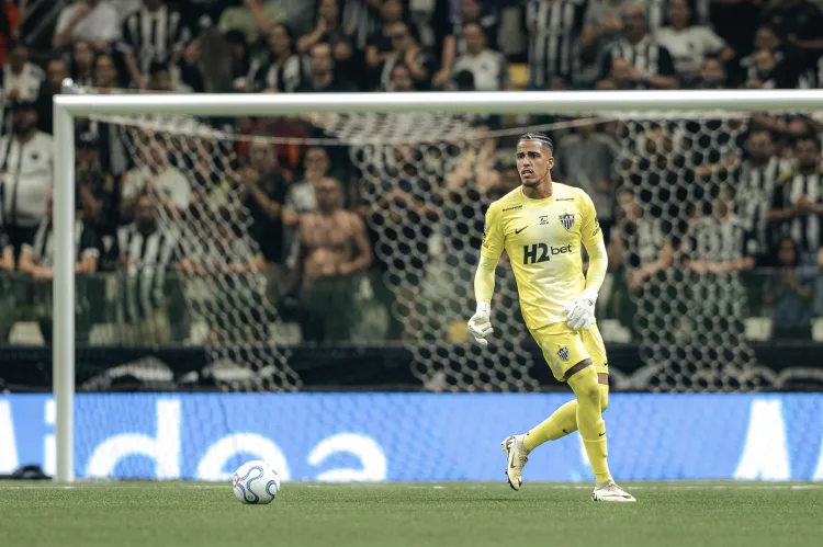 Gabriel Delfin pega 3 pênaltis: Galo consegue a remontada e elimina o Santos