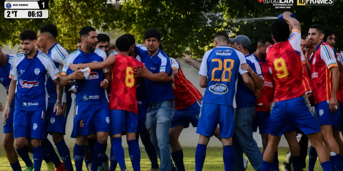 São João do Paraíso e Pedra Azul fazem duelo decisivo por vaga na final da Copa Folha Regional 2026