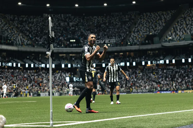 Atlético-MG vira sobre o Santos com golaço de Thiago Borbas nos acréscimos e se aproxima do G5