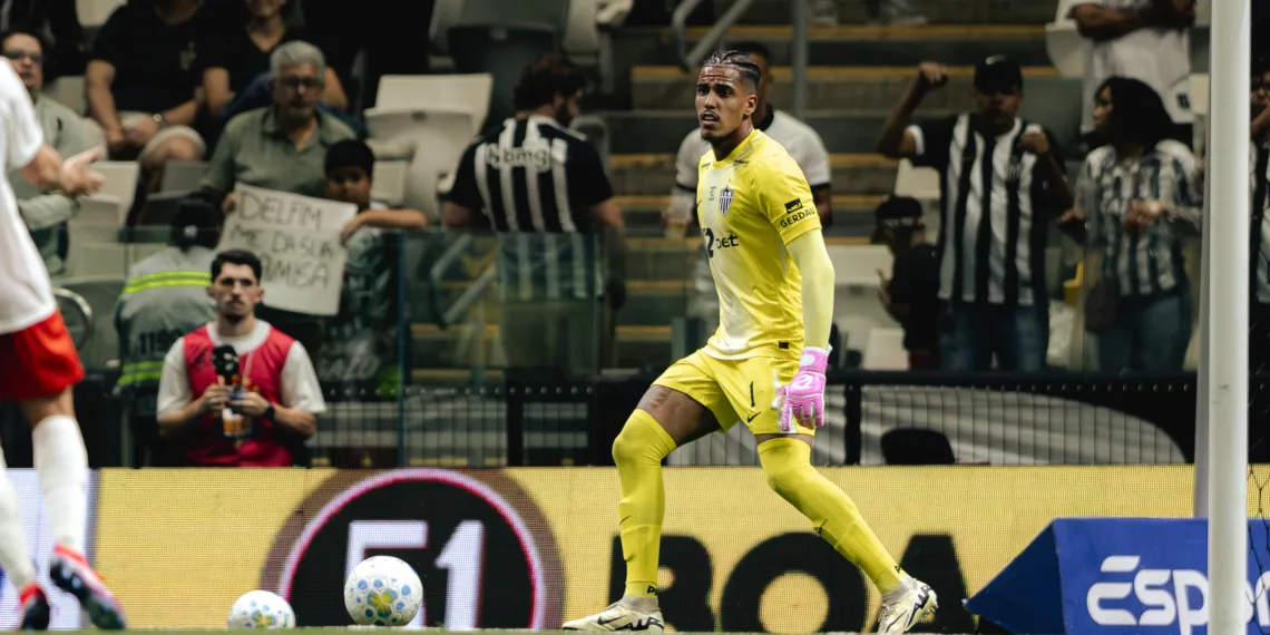 Atlético-MG vence Bragantino com gol de Bernard e grande atuação de Gabriel Delfim
