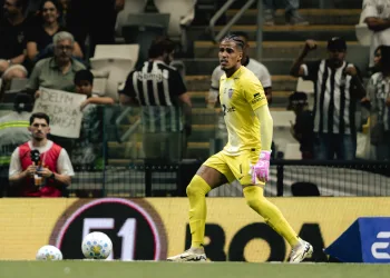 Atlético-MG vence Bragantino com gol de Bernard e grande atuação de Gabriel Delfim