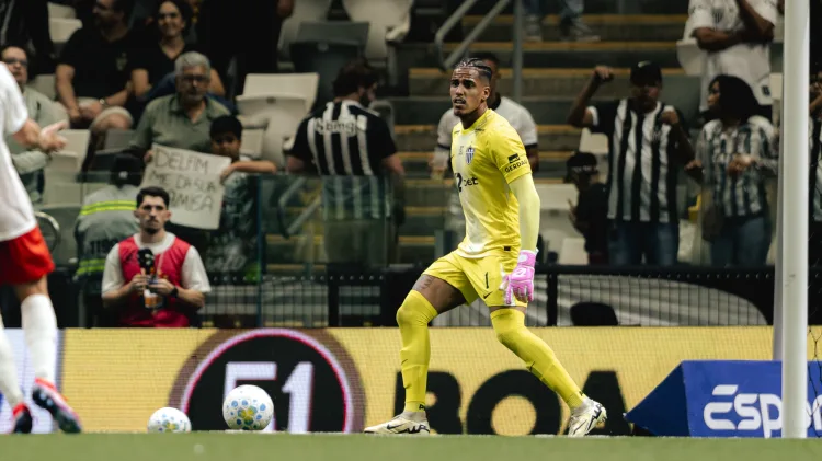 Atlético-MG vence Bragantino com gol de Bernard e grande atuação de Gabriel Delfim