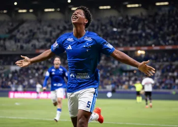 Cruzeiro vence o São Paulo no Mineirão e entra no G4 do Brasileirão