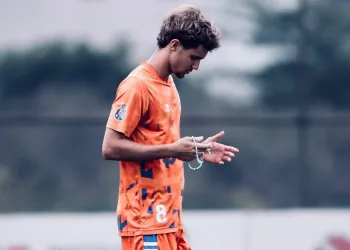 Raphael Campos marca pelo Coimbra e destaca aprendizado após experiência no FC Porto