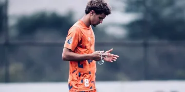 Raphael Campos marca pelo Coimbra e destaca aprendizado após experiência no FC Porto